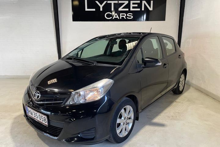 Sort Toyota Yaris fra 2012