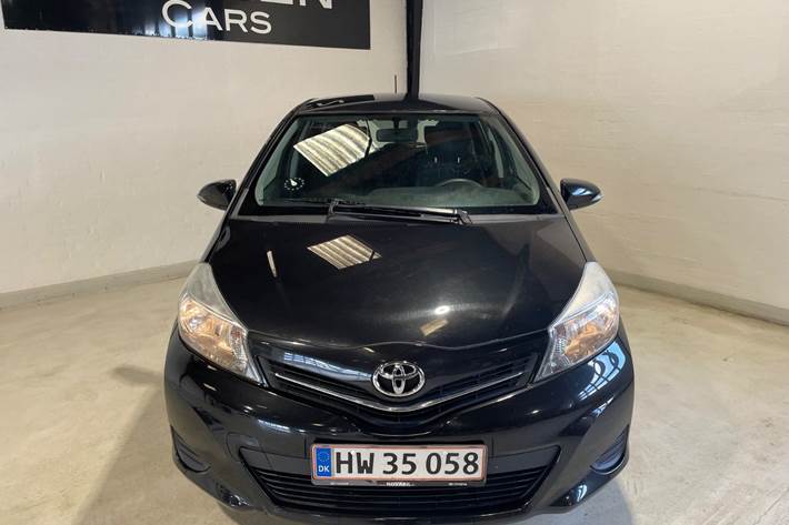 Sort Toyota Yaris fra 2012