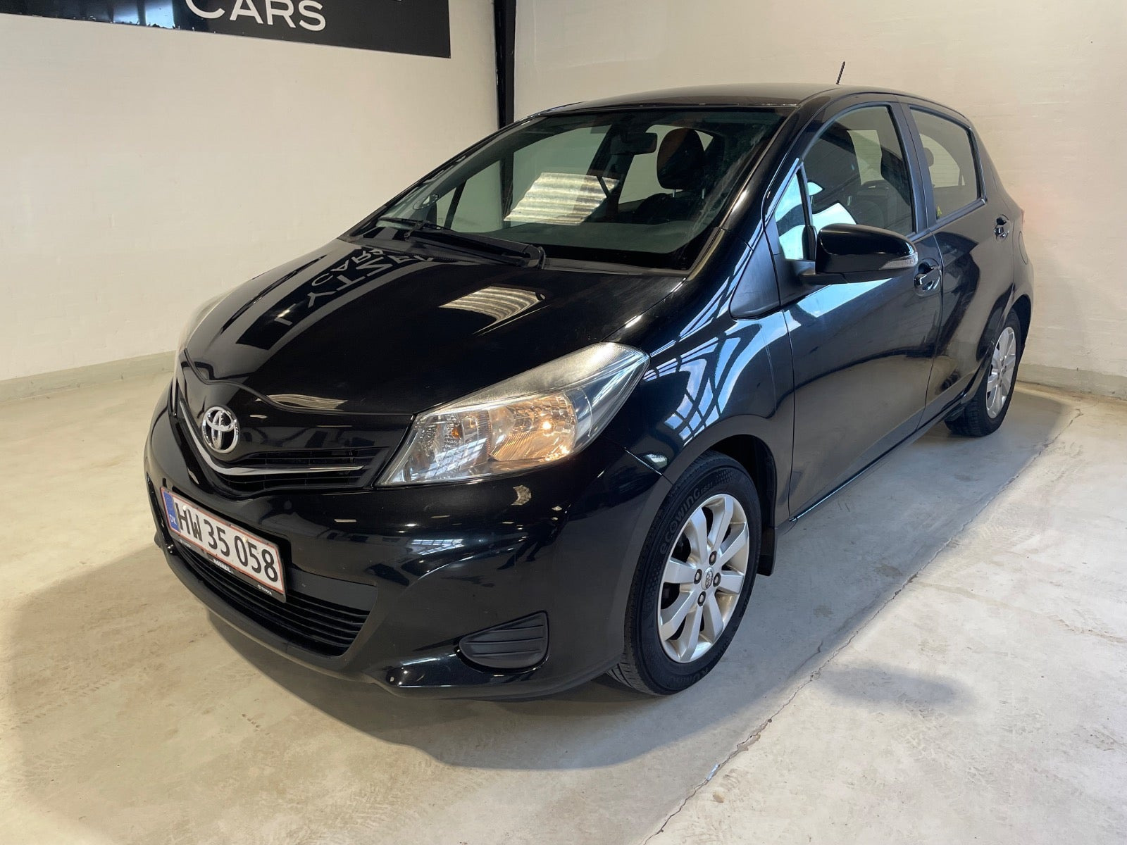 Sort Toyota Yaris fra 2012