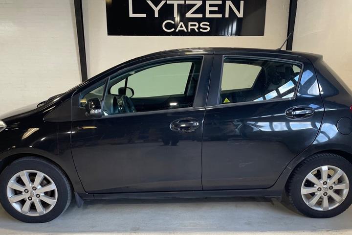 Sort Toyota Yaris fra 2012