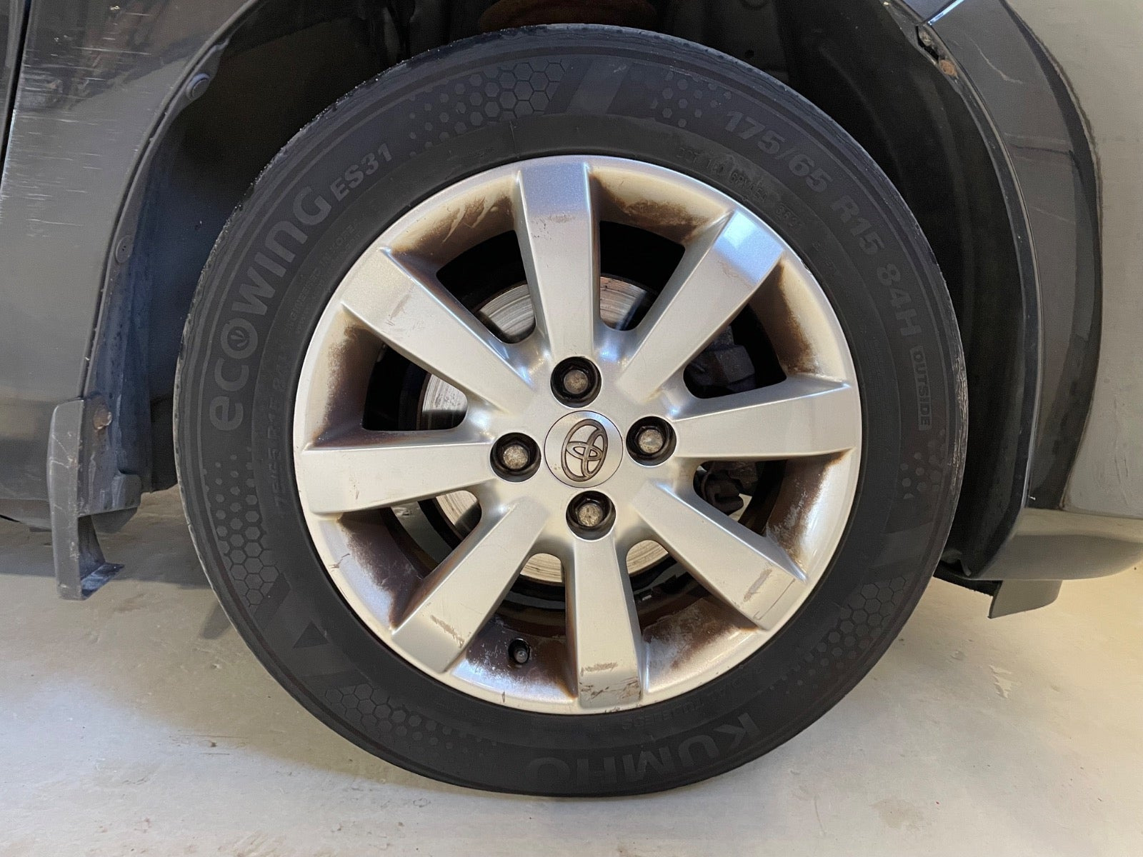 Sort Toyota Yaris fra 2012