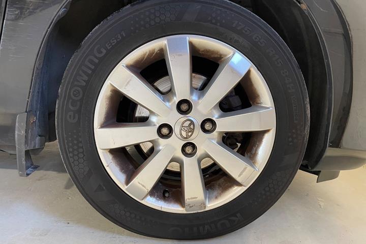 Sort Toyota Yaris fra 2012