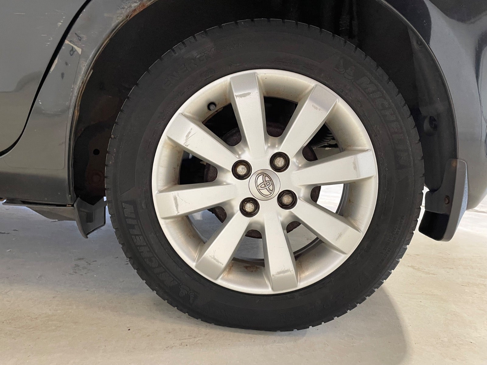 Sort Toyota Yaris fra 2012