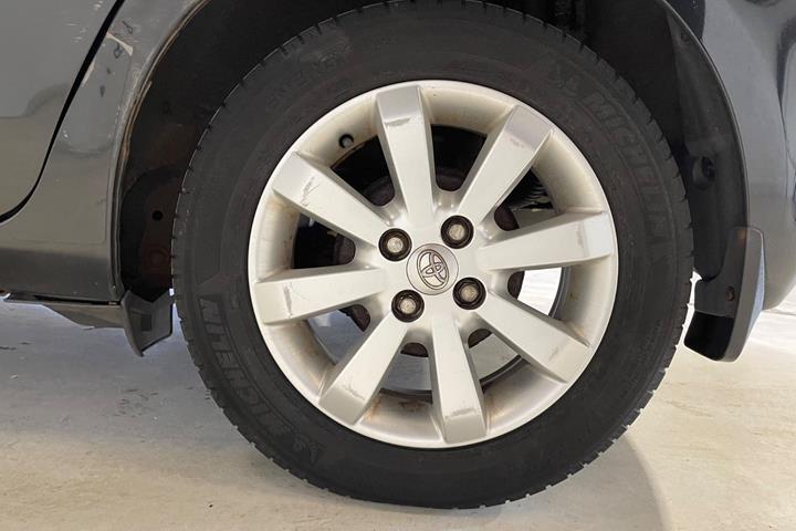 Sort Toyota Yaris fra 2012