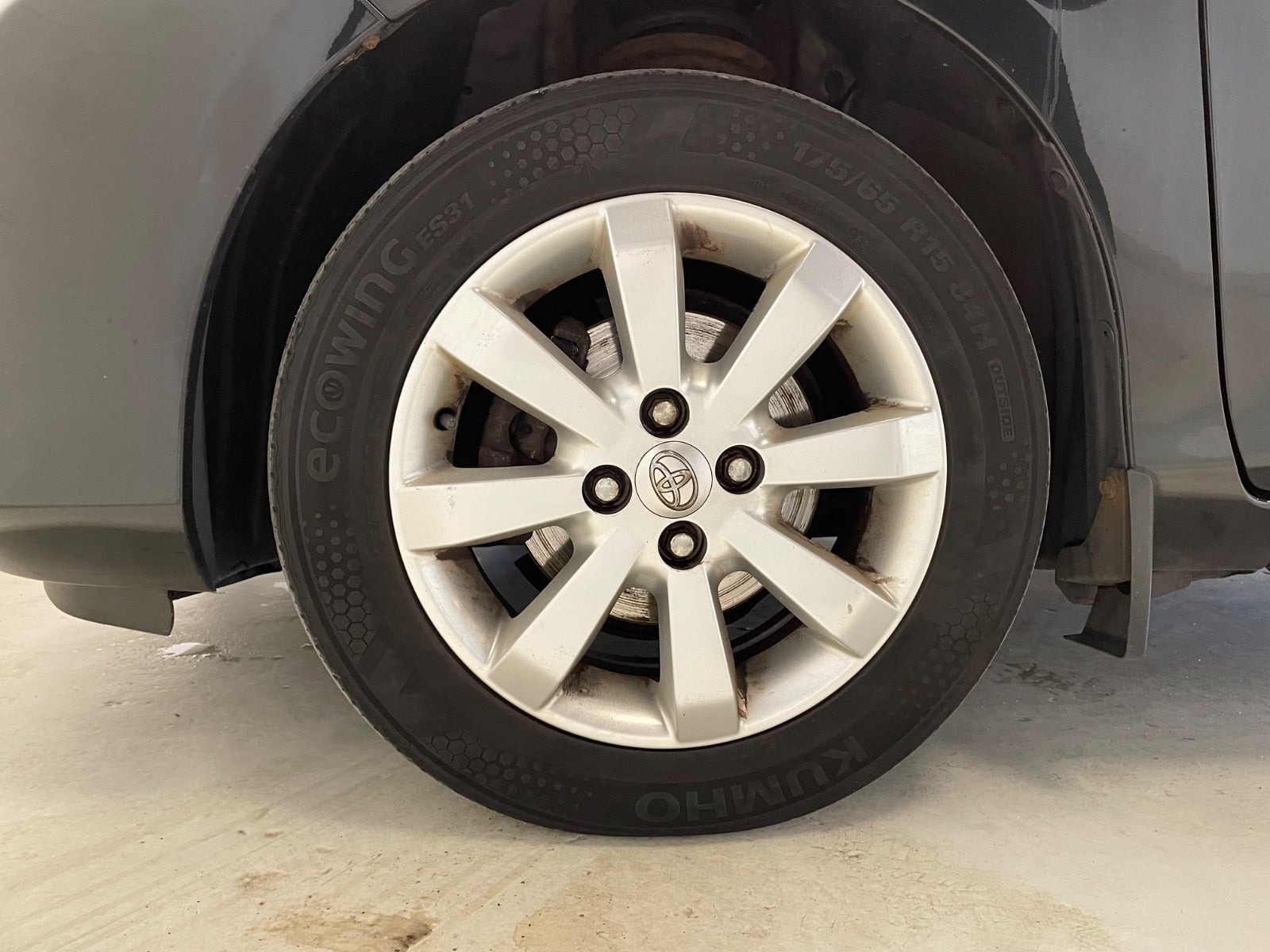 Sort Toyota Yaris fra 2012