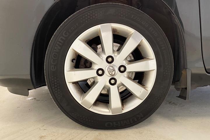 Sort Toyota Yaris fra 2012