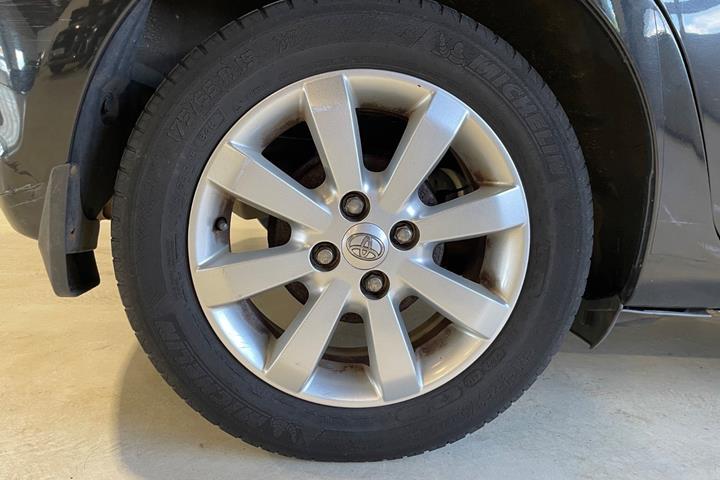 Sort Toyota Yaris fra 2012
