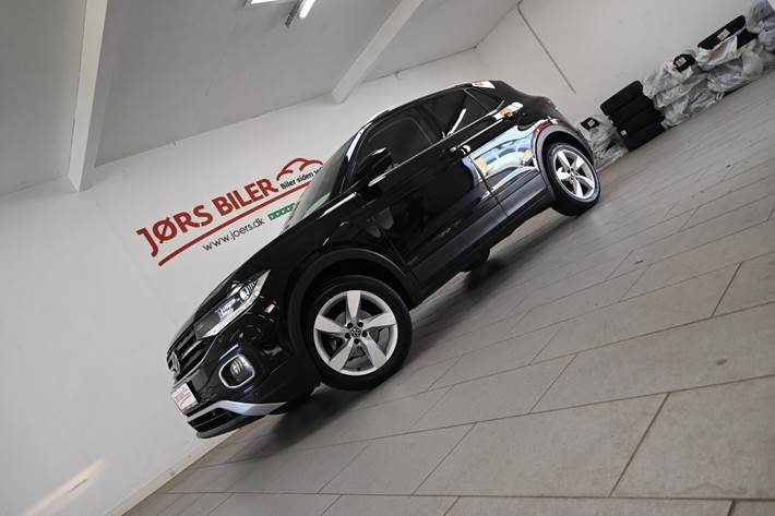 Sort VW T-Cross fra 2022 set udefra