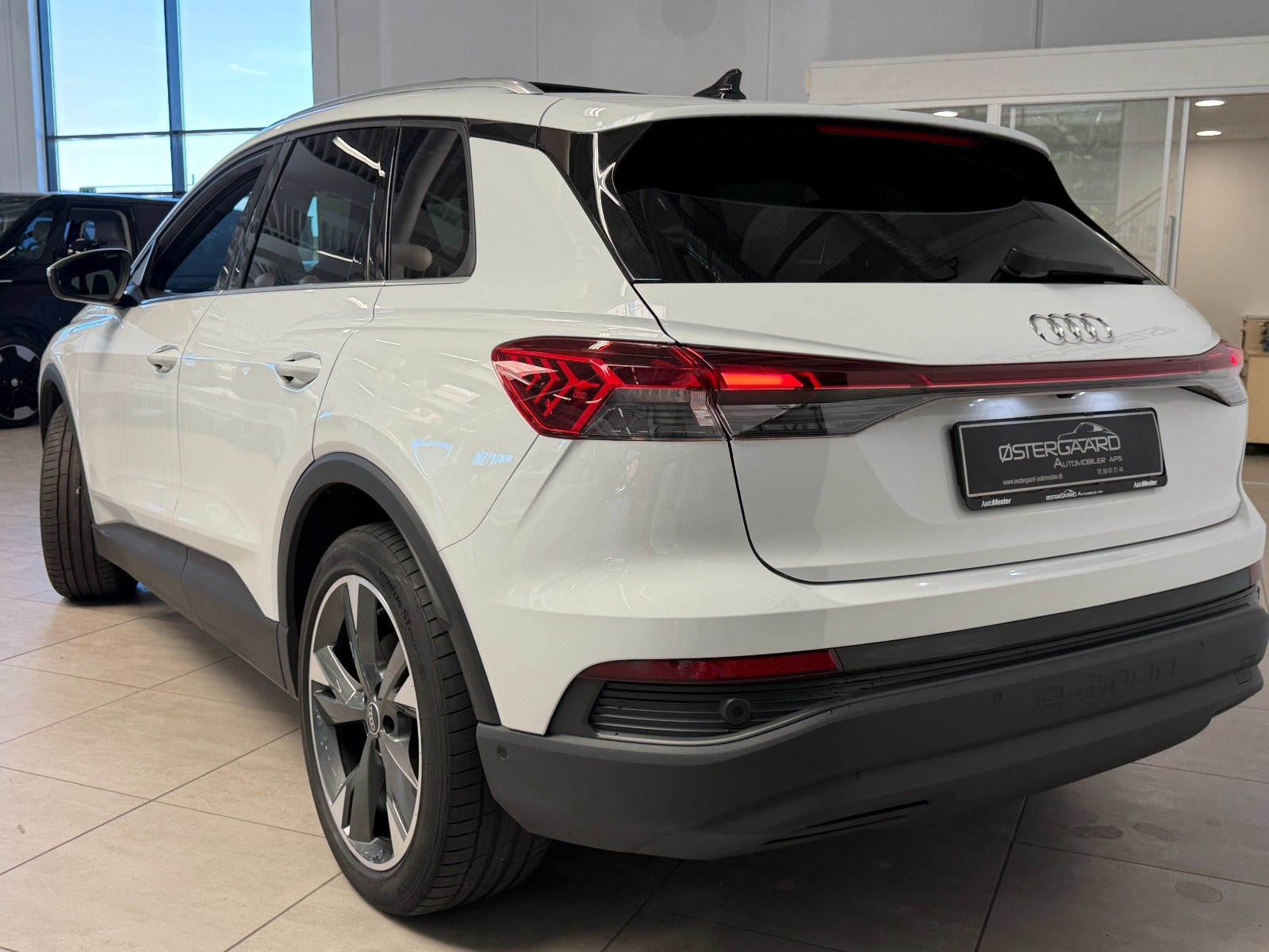 Hvid Audi Q4 e-tron fra 2023