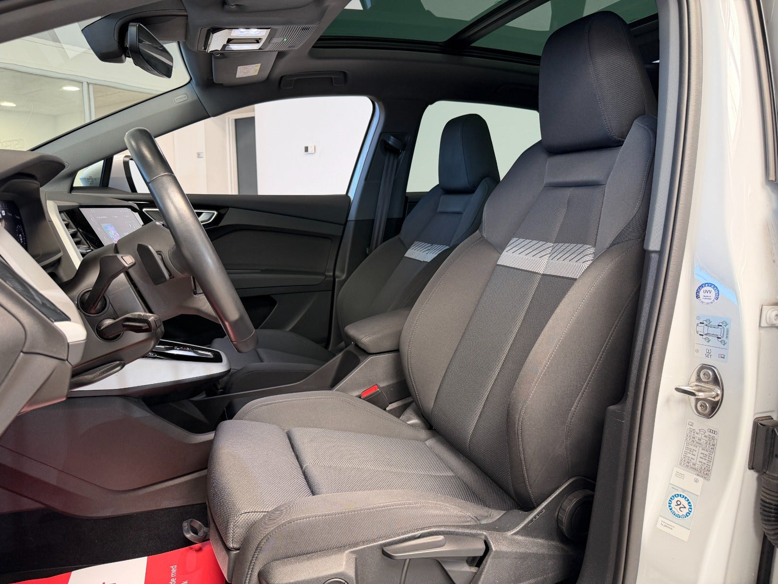 Hvid Audi Q4 e-tron fra 2023