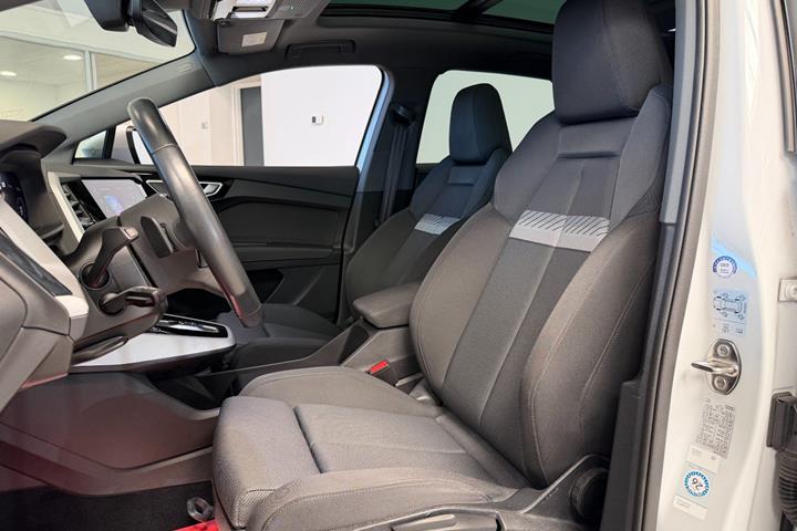 Hvid Audi Q4 e-tron fra 2023
