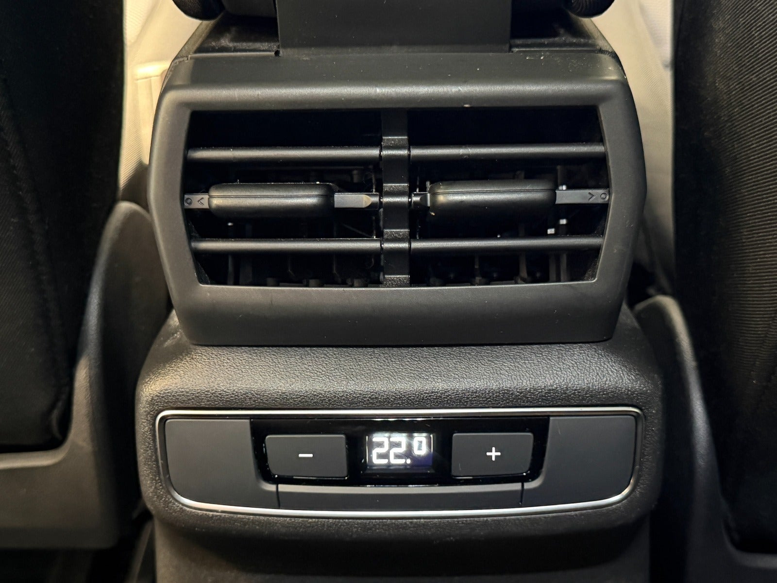 Hvid Audi Q4 e-tron fra 2023