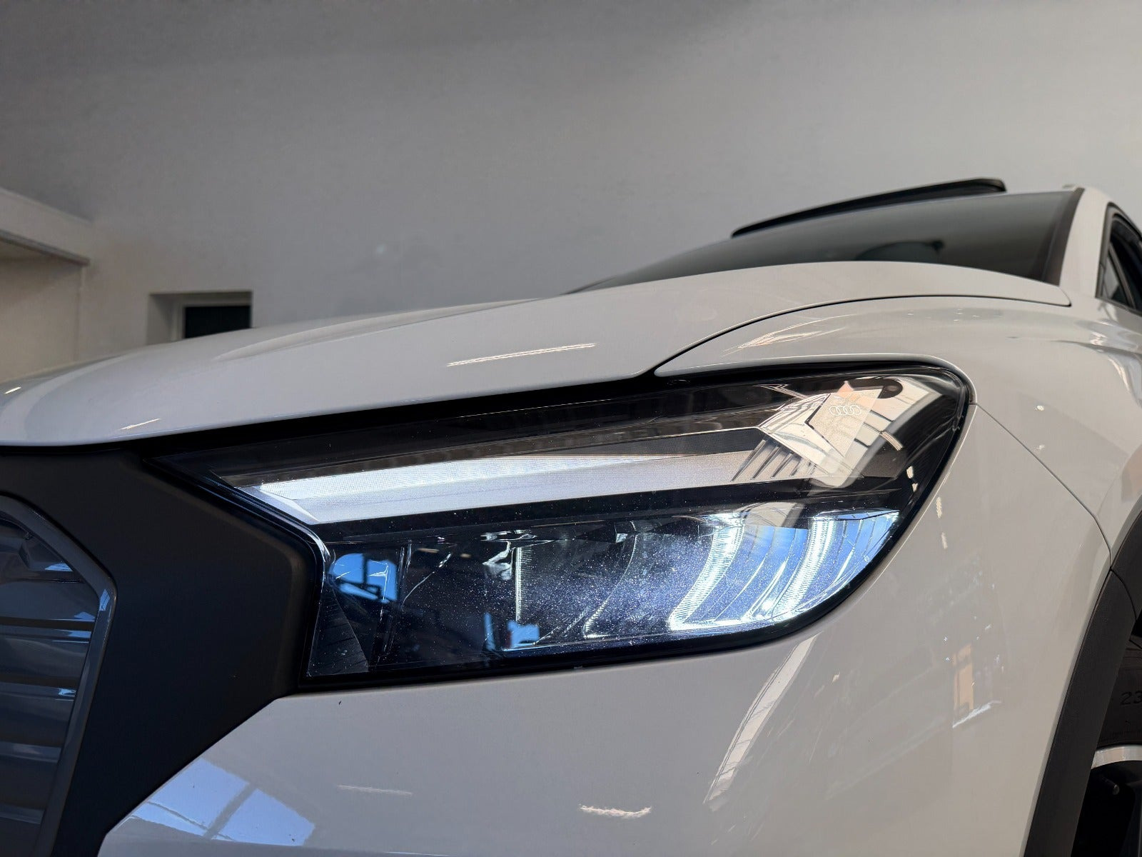 Hvid Audi Q4 e-tron fra 2023