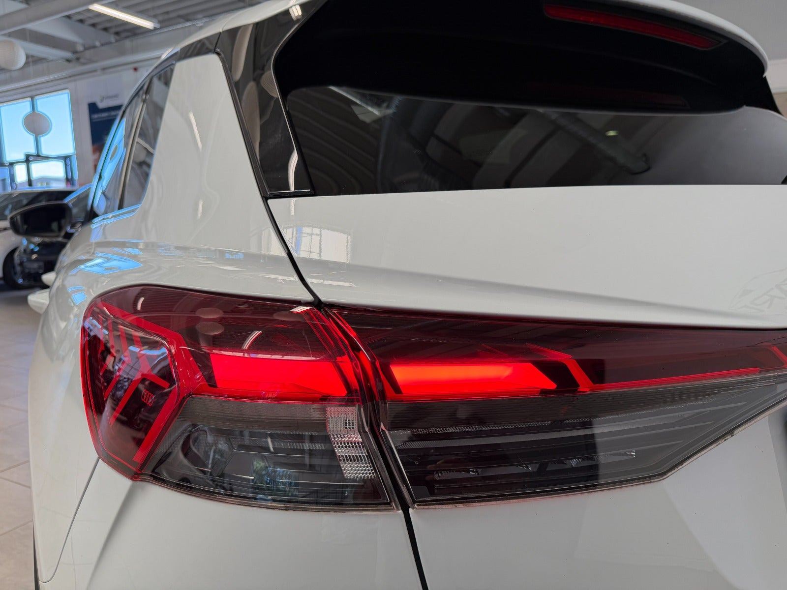 Hvid Audi Q4 e-tron fra 2023
