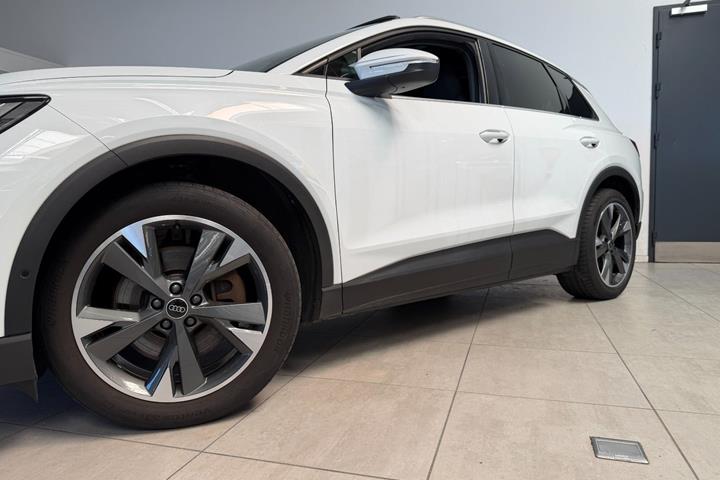 Hvid Audi Q4 e-tron fra 2023