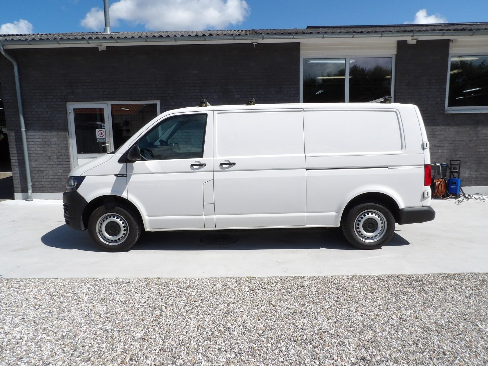 Hvid VW Transporter fra 2019