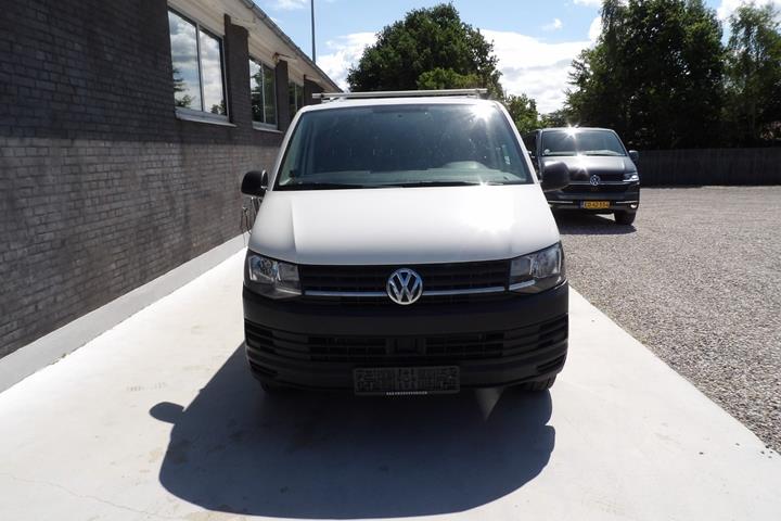 Hvid VW Transporter fra 2019