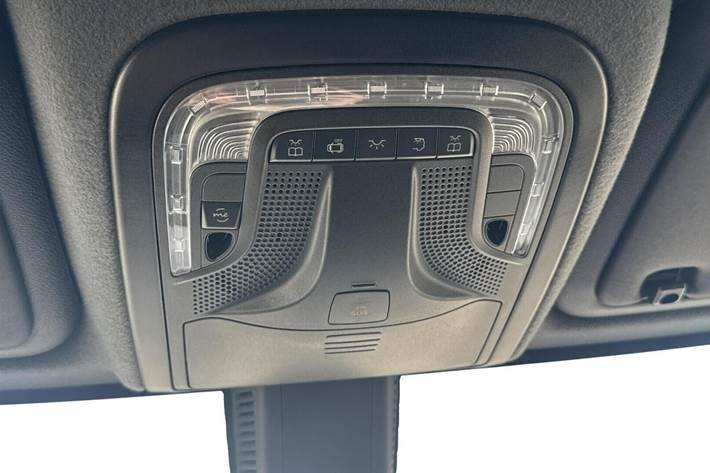 Hvid Mercedes Sprinter 317 fra 2025