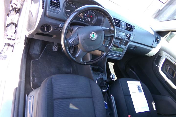 Grå Skoda Fabia fra 2013