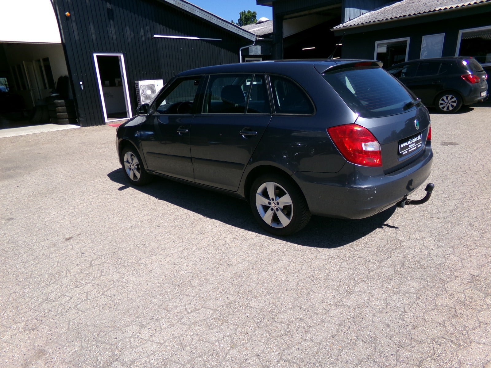 Grå Skoda Fabia fra 2013