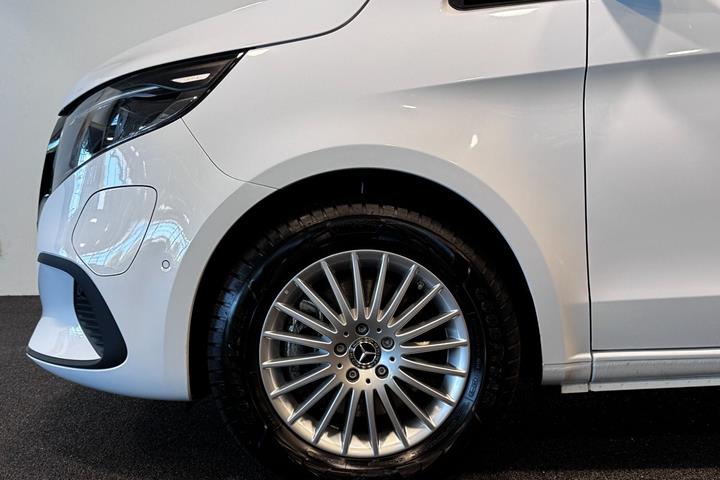 Hvid Mercedes EQV300 fra 2025