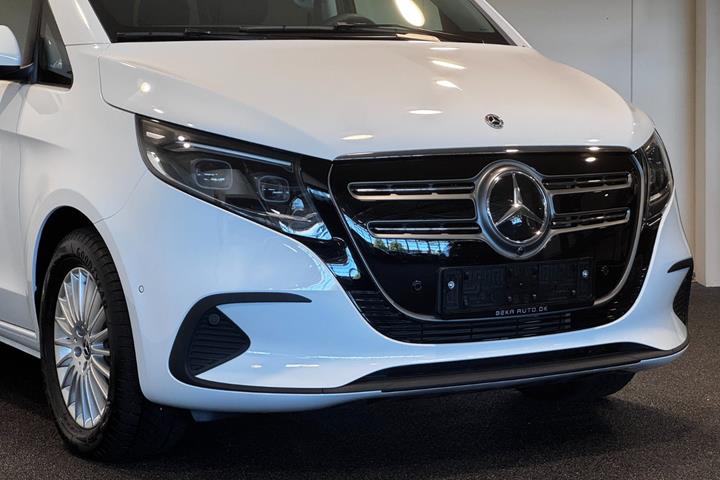 Hvid Mercedes EQV300 fra 2025