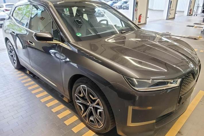 Sort BMW iX fra 2022