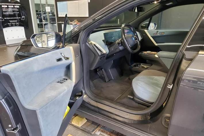 Sort BMW iX fra 2022