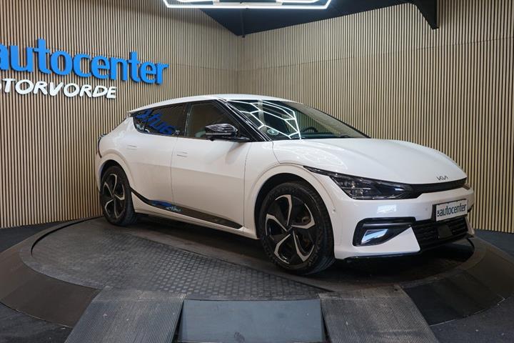 Hvid Kia EV6 fra 2022 set udefra