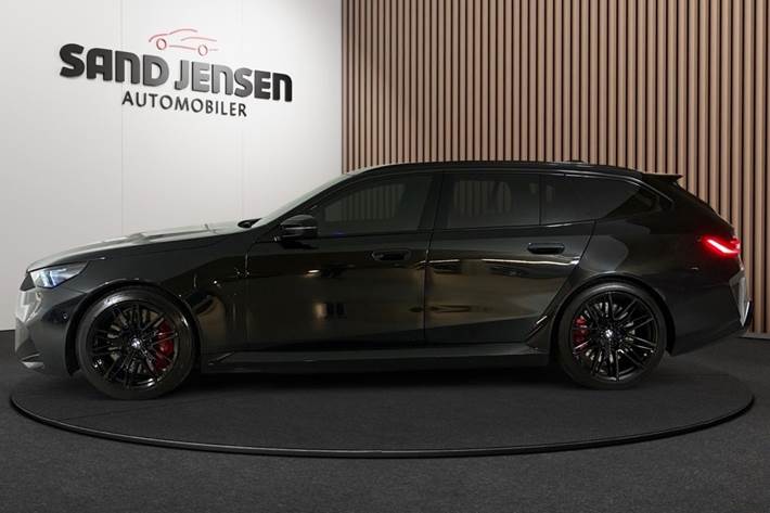 Sort BMW M5 fra 2025