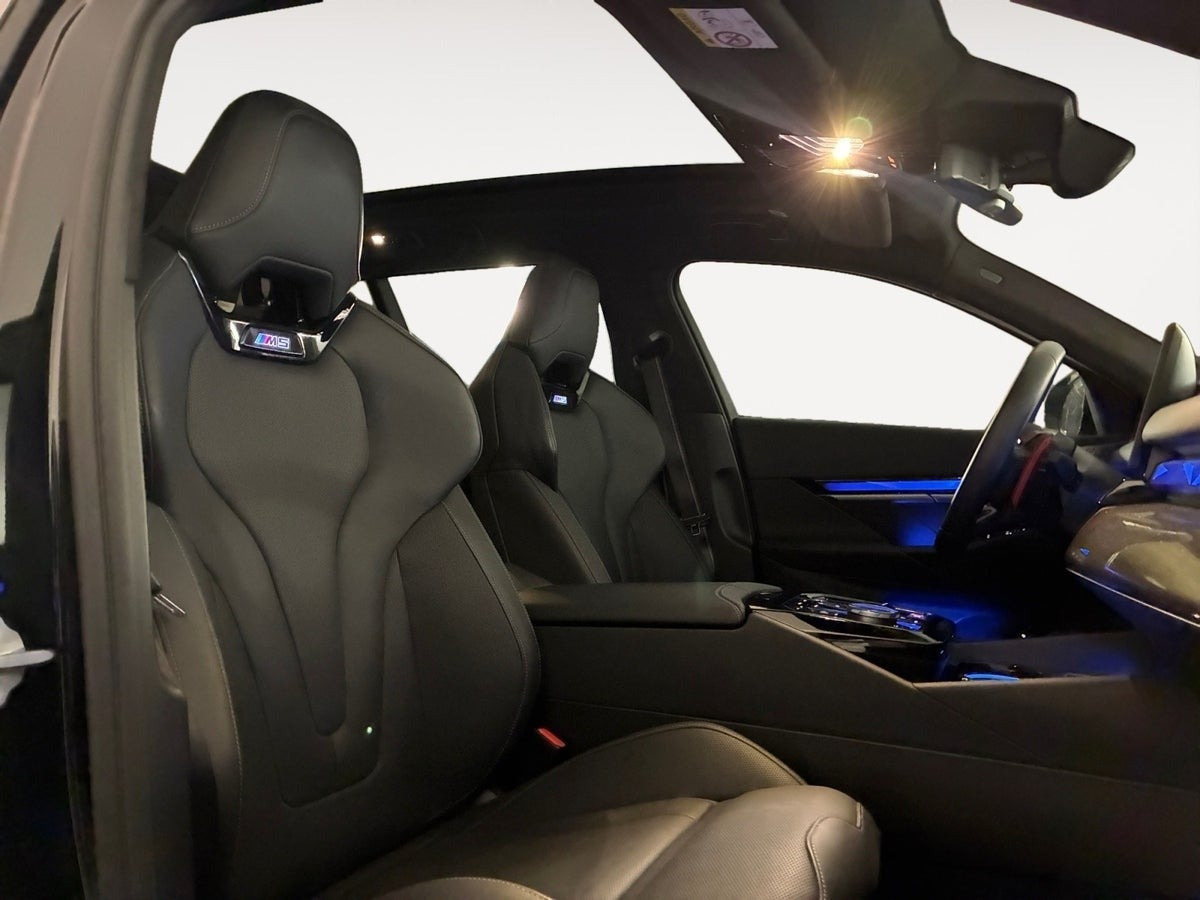Sort BMW M5 fra 2025