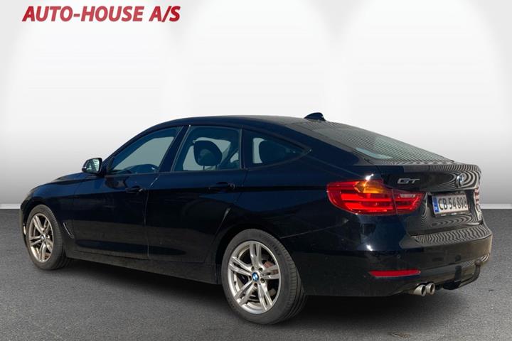 Sort BMW 320d fra 2016