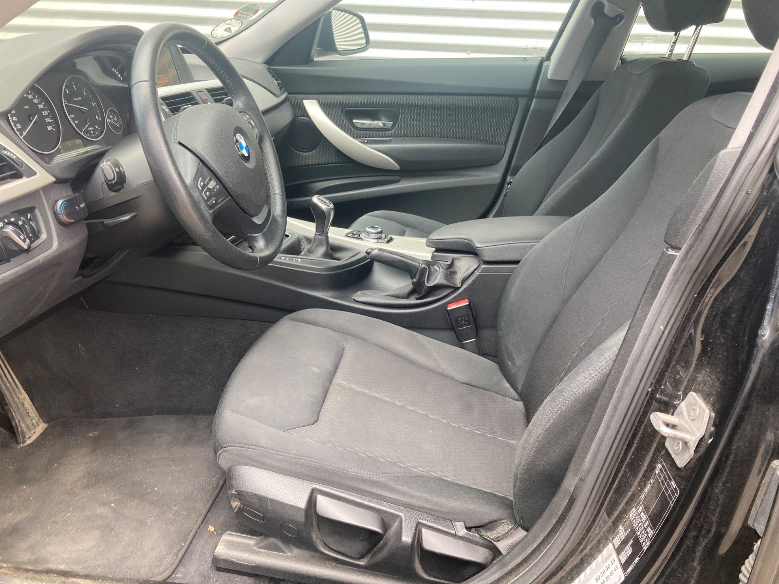 Sort BMW 320d fra 2016