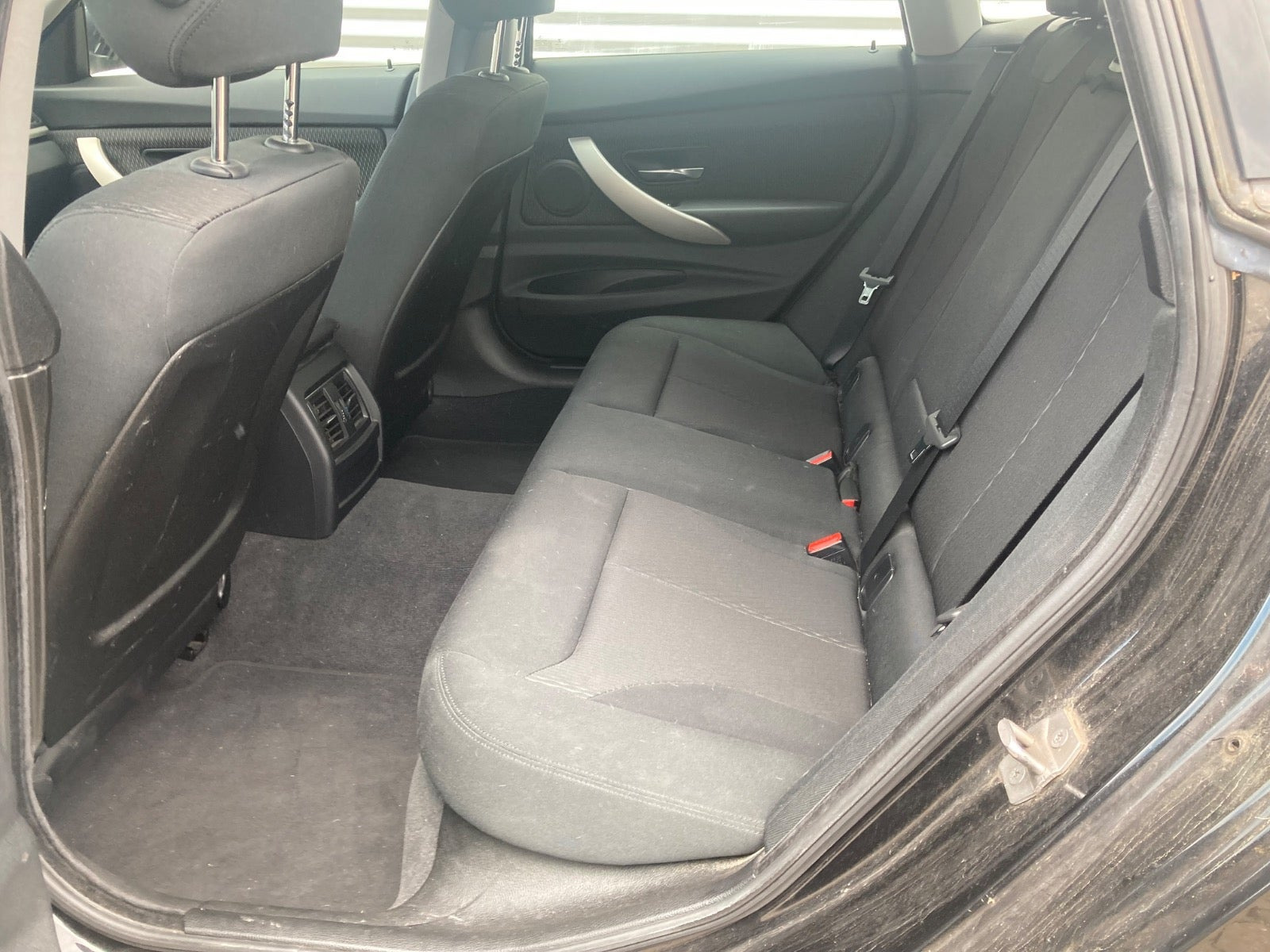 Sort BMW 320d fra 2016