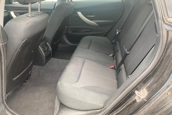 Sort BMW 320d fra 2016