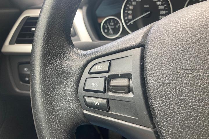 Sort BMW 320d fra 2016