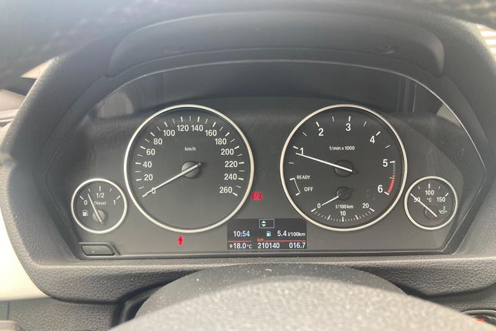 Sort BMW 320d fra 2016