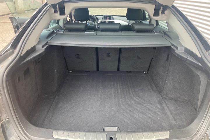 Sort BMW 320d fra 2016
