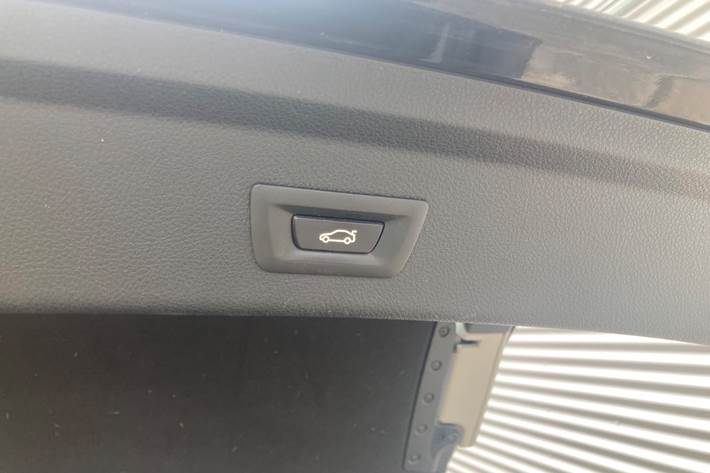 Sort BMW 320d fra 2016