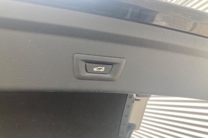 Sort BMW 320d fra 2016