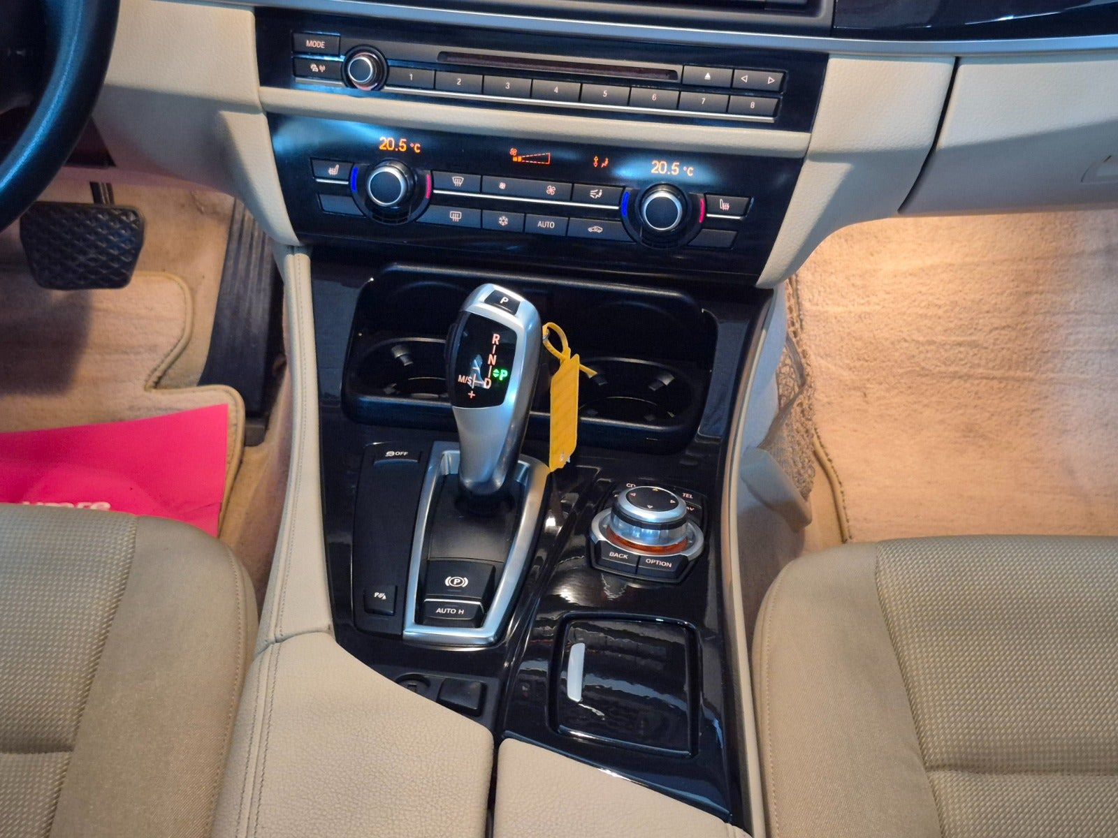 Blå BMW 523i fra 2010