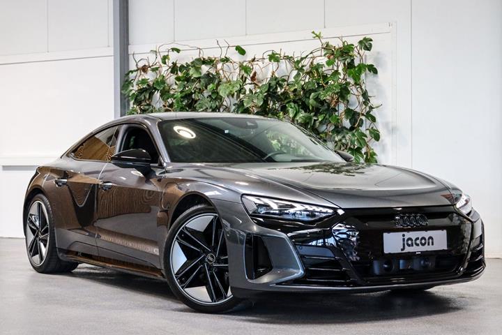 Grå Audi e-tron GT fra 2023