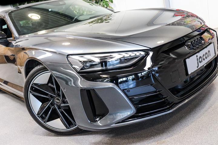 Grå Audi e-tron GT fra 2023