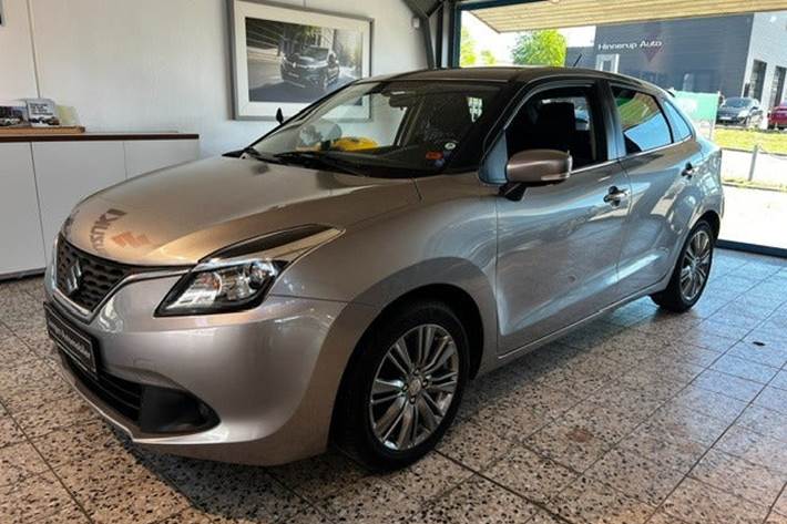 Grå Suzuki Baleno fra 2016 set udefra