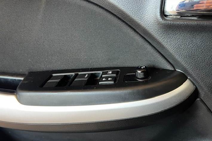 Grå Suzuki Baleno fra 2016