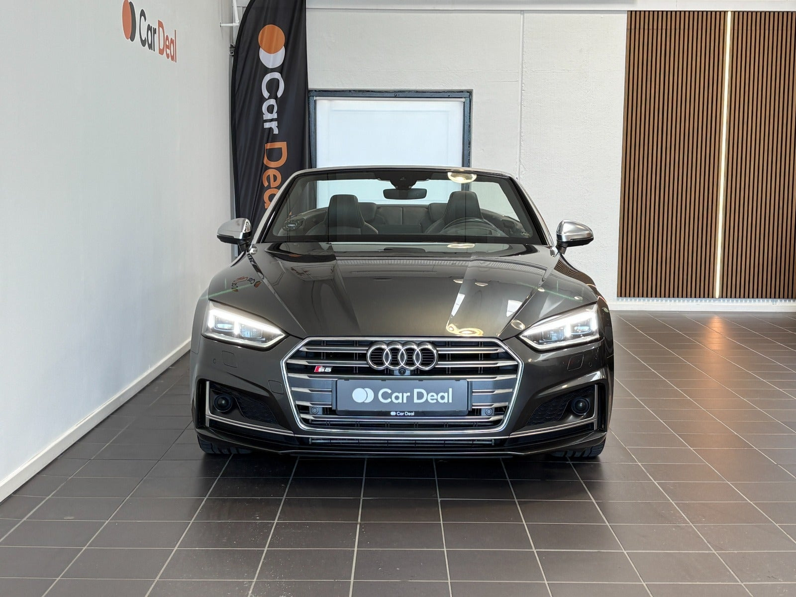Grå Audi S5 fra 2017