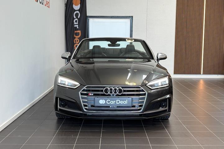 Grå Audi S5 fra 2017