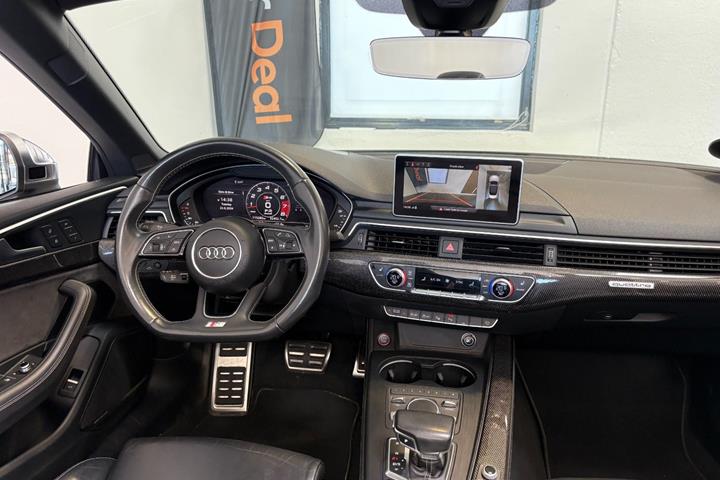 Grå Audi S5 fra 2017