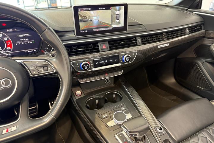 Grå Audi S5 fra 2017