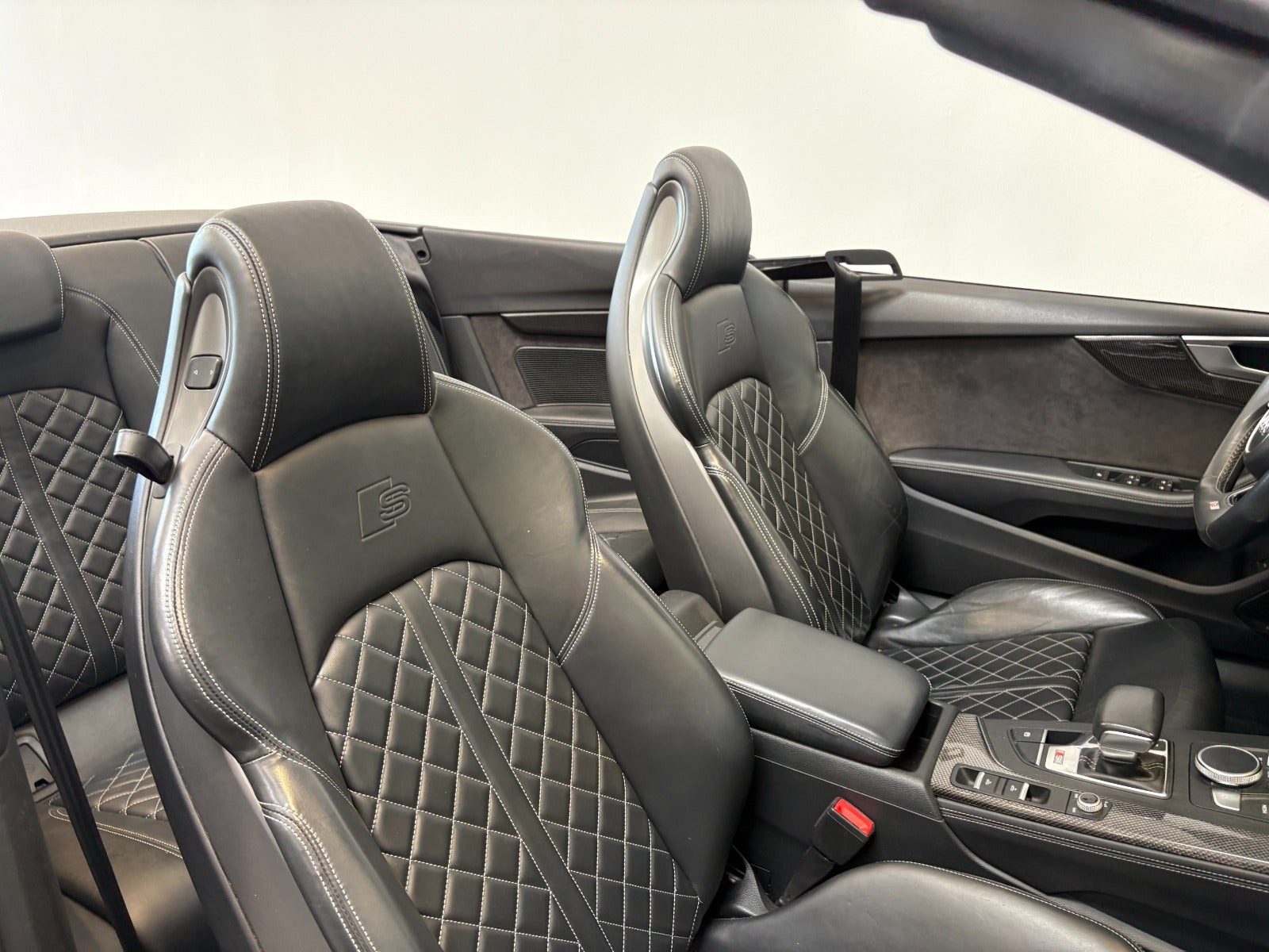 Grå Audi S5 fra 2017